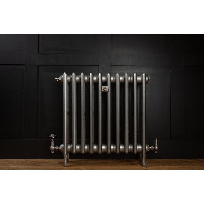 Traditional Victorian 4 Column 660mm Cast Iron Radiator 10 Section GM with Gun Metal Accessories (CDC-660-10-GMGM-BUND)