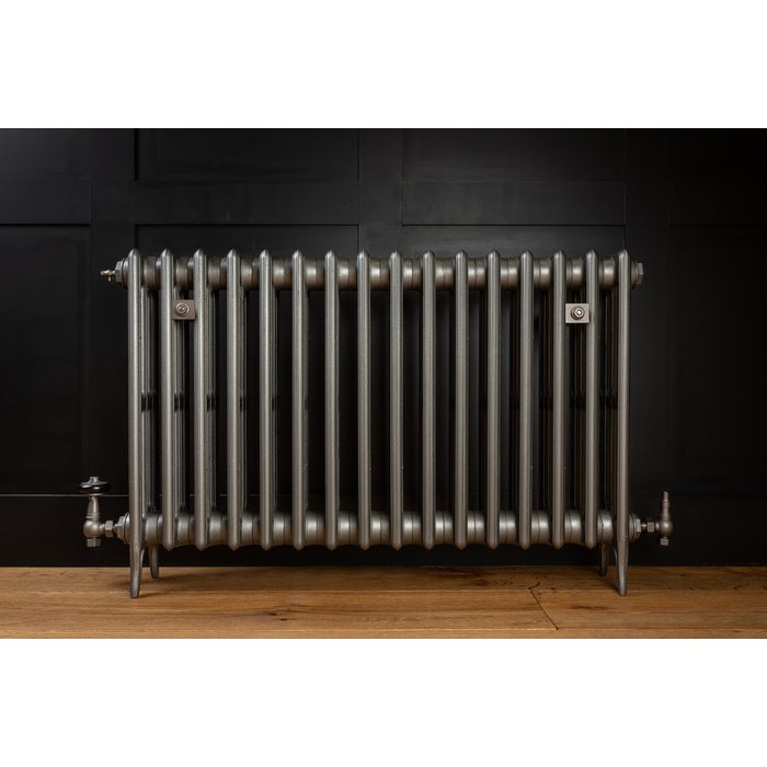 Traditional Victorian 4 Column 660mm Cast Iron Radiator 16 Section GM with Gun Metal Accessories (CDC-660-16-GMGM-BUND)