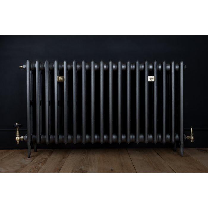Traditional Victorian 4 Column 660mm Cast Iron Radiator 18 Section MB with Antique Brass Accessories (CDC-660-18-MBAB-BUND)